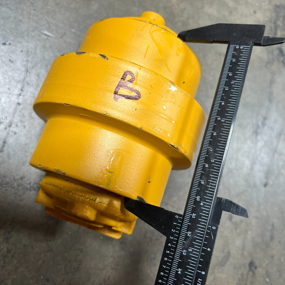 422-0837 4220837 Bottom Track Roller Fits For Caterpillar 304 304.5 305 305.5